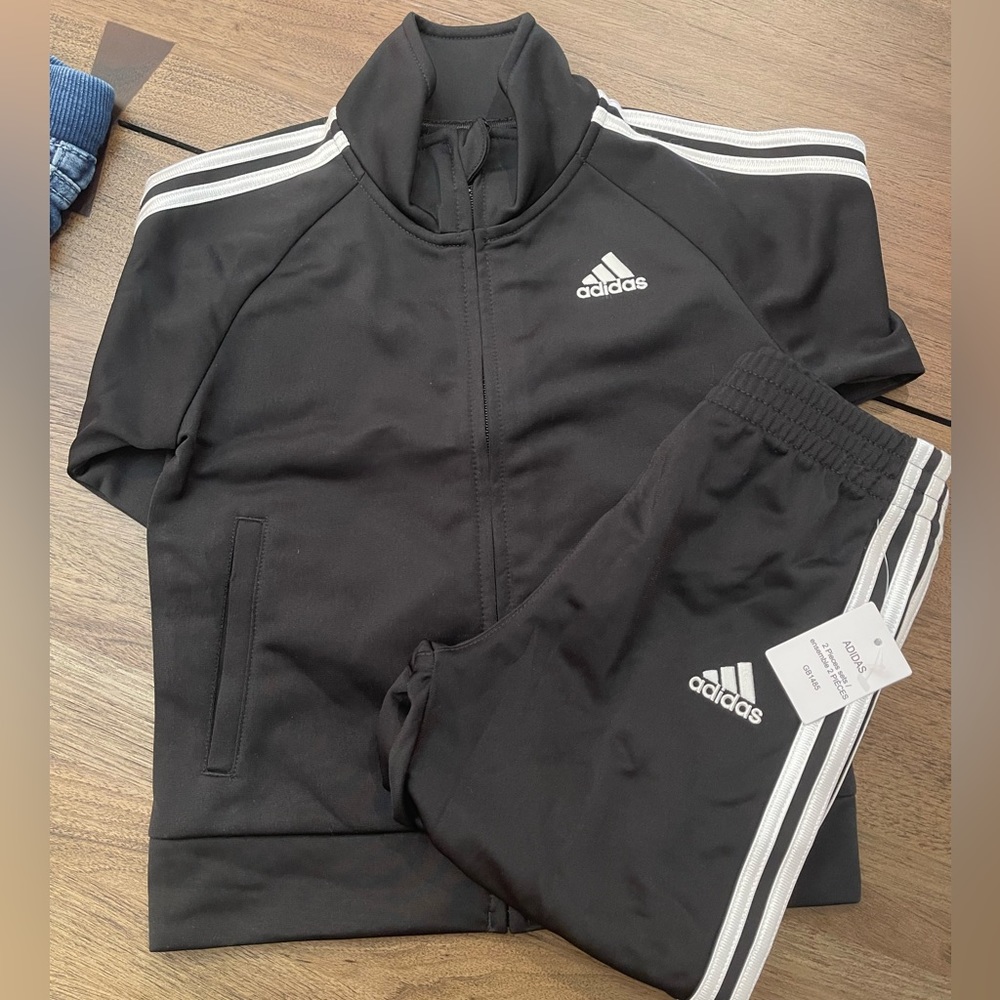18-24 Adidas Set BNWT for boys